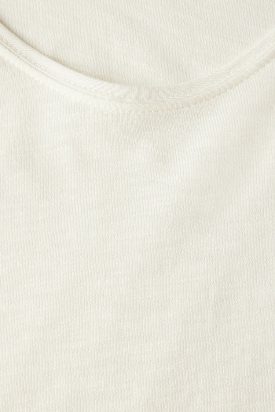 Débardeur blanc de Street One, avec un col rond et une texture en maille fine.