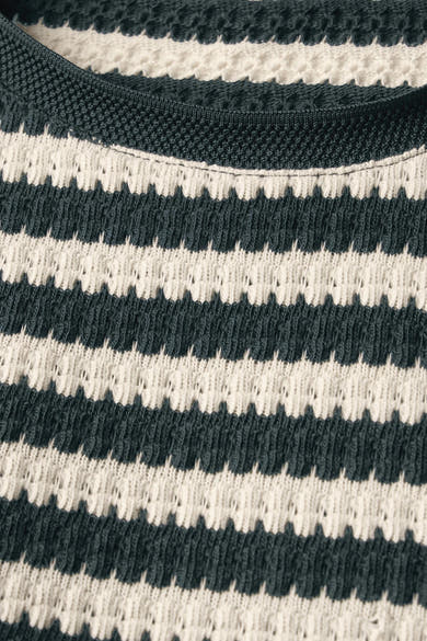 Marineblauwe en witte gestreepte T-shirt van STREET ONE, met een opengebreide textuur en een ronde hals.
