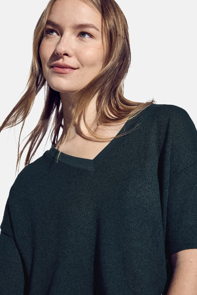 Groen T-shirt met korte mouwen van Street One, van fijne tricot en V-hals.