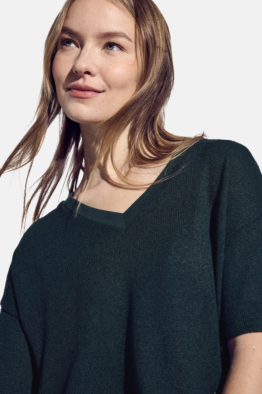 Groen T-shirt met korte mouwen van Street One, van fijne tricot en V-hals.