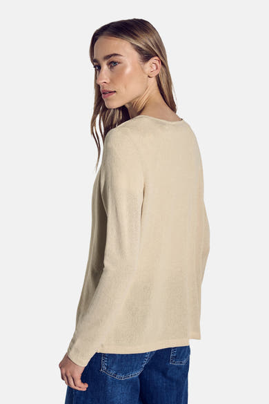 Beige gilet van Street One, relaxte pasvorm, gedragen met een blauwe jeans.