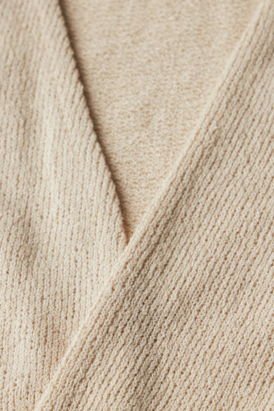 Beige gilet van STREET ONE in getextureerd breisel met gekruiste halslijn.