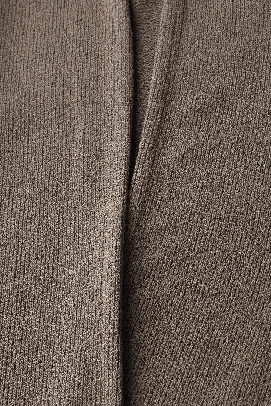 Bruin gebreid vest van Street One, textuurdetail.