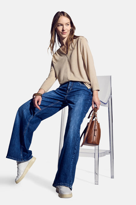Top met lange mouwen beige van STREET ONE, gedragen met een wijde blauwe jeans en een bruine leren handtas.