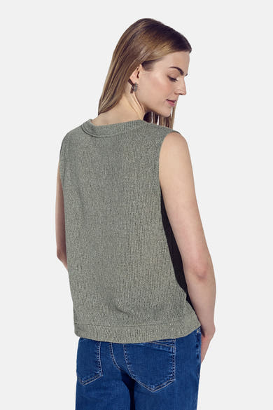 Groen mouwloos topje van Street One, gedragen met een blauwe jeans.