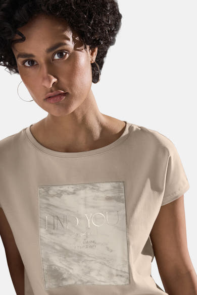 Beige T-shirt met korte mouwen van Street One met marmerlook vierkante print.