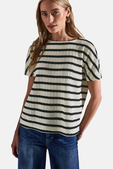 T-shirt à rayures noir et blanc de Street One, porté avec un jean bleu.