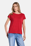 Top uni manches courtes rouge de Street One porté avec un jean taille haute bleu clair.