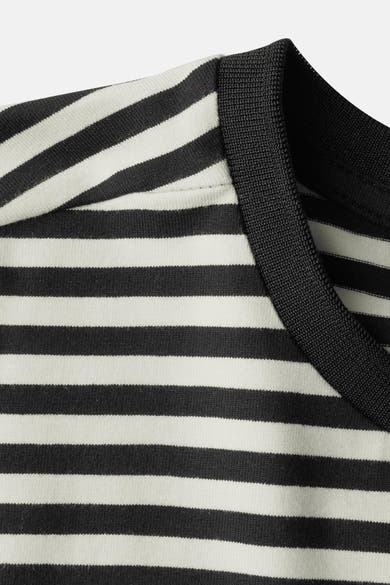 Top à rayures noir et blanc de Street One avec encolure ras du cou noire.