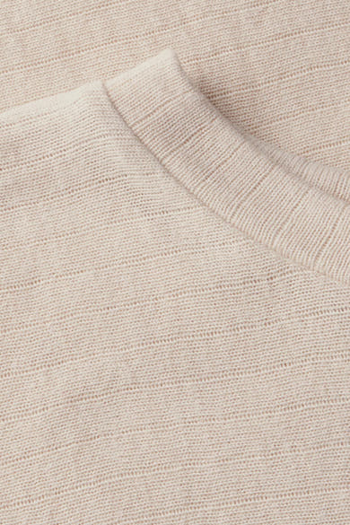 Top uni manches courtes beige de Street One, texture tricotée fine et encolure ras du cou.