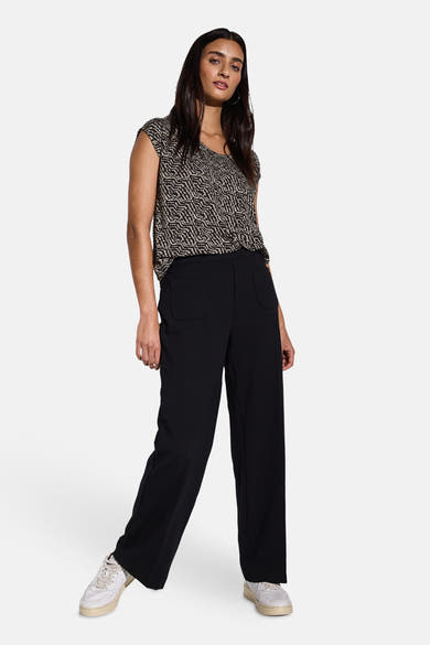 Top uni manches courtes multicolore de STREET ONE avec un motif géométrique noir et blanc.