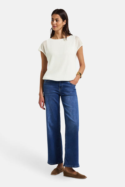 Top met korte mouwen wit van STREET ONE, gedragen met een wijde jeans en bruine loafers.
