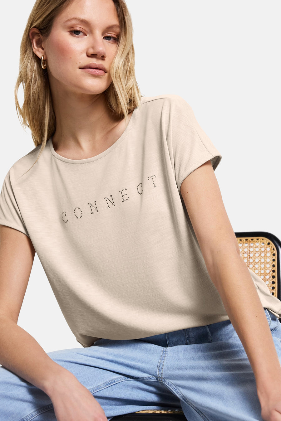 Top met korte mouwen beige van Street One met "CONNECT" opschrift in strass.