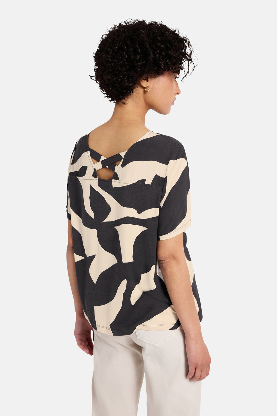 Multikleuren mouwloos overhemd van STREET ONE met contrasterend abstract patroon, gekruiste rug.