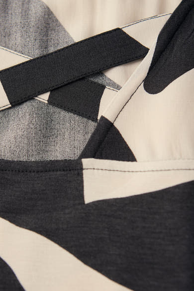 Mouwloos meerkleurig overhemd van STREET ONE, met zwart en beige grafisch patroon.
