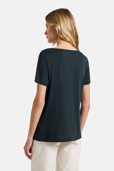 T-shirt à manches courtes vert par STREET ONE, vu de dos, porté avec un pantalon beige.