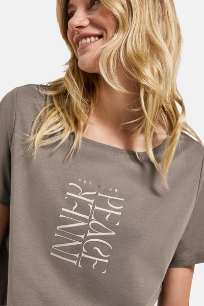 T-shirt beige à manches courtes de Street One avec un imprimé vertical "Inner Peace".