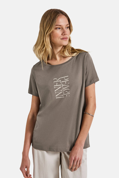T-shirt beige à manches courtes de Street One avec inscription verticale décorative.