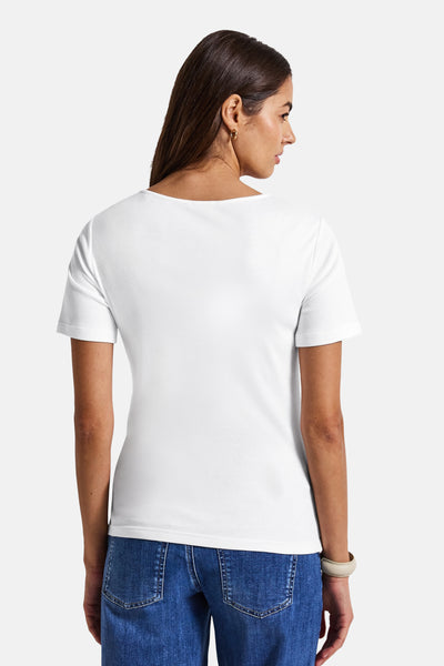 T-shirt blanc à manches courtes de Street One, porté avec un jean bleu, vue de dos.