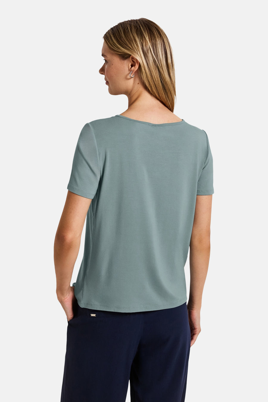 Top met korte mouwen blauw van STREET ONE, gedragen met een marineblauwe broek.