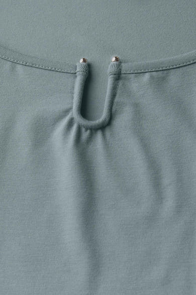 Top uni bleu à manches courtes de Street One avec détail d'encolure en forme de U.