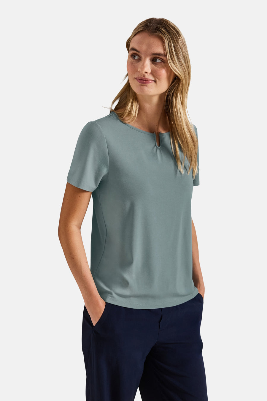 Top met korte mouwen blauw van STREET ONE, met een druppelvormige uitsnede bij de halslijn.