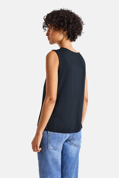 Blauw mouwloos topje van Street One, gedragen met een spijkerbroek, achtergezicht.