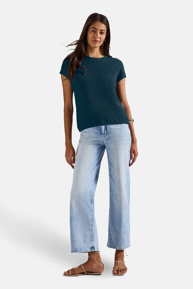 Top met korte mouwen marineblauw van STREET ONE, gedragen met een wijde jeans en sandalen.