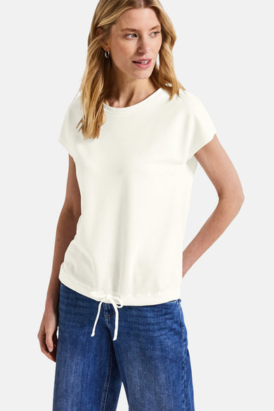 Top met korte mouwen wit van STREET ONE, met trekkoord in de taille en gedragen met een spijkerbroek.