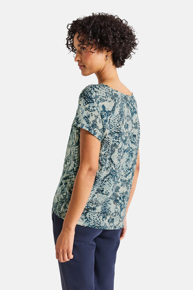 Blauw T-shirt met korte mouwen van STREET ONE met gestileerd slangenprintmotief.
