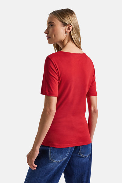Top met korte mouwen rood van STREET ONE, gedragen met een blauwe jeans.