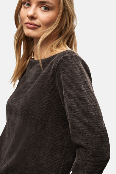 Top met lange mouwen bruin van STREET ONE, in getextureerde stof, gedragen door een blond model.