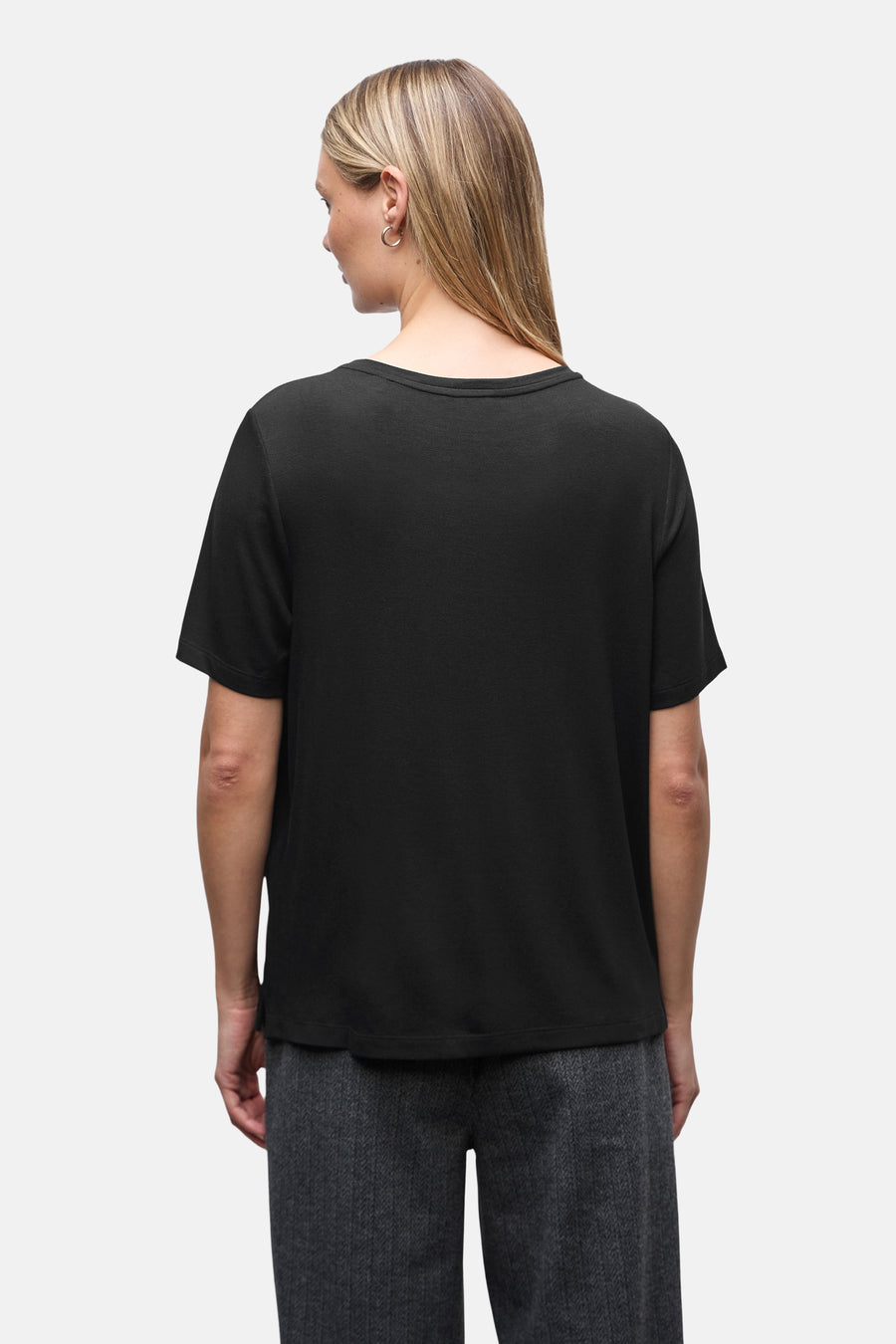 Top met korte mouwen zwart van Street One, met een grijze broek met visgraatmotief.