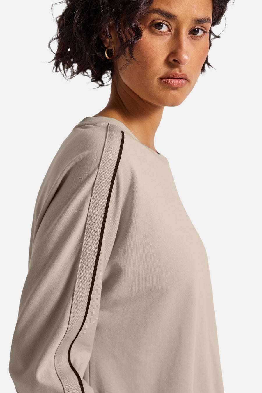 Top met lange mouwen beige van STREET ONE, met decoratieve strepen op de mouwen.