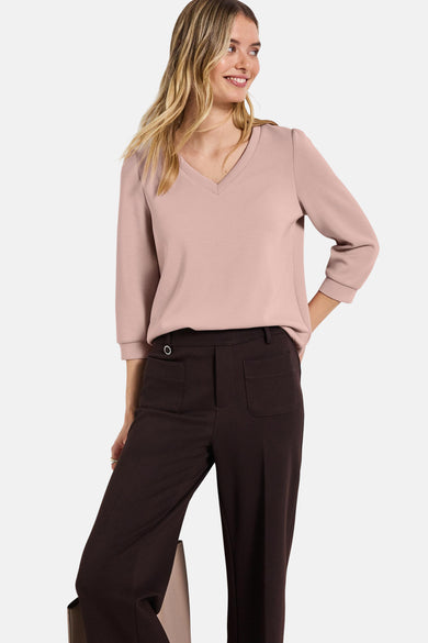 Sweatshirt van Street One, driekwartmouwen, gedragen met een bruine broek met opgestikte zakken.