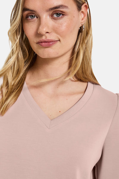 Sweatshirt van STREET ONE met V-hals op een witte achtergrond.