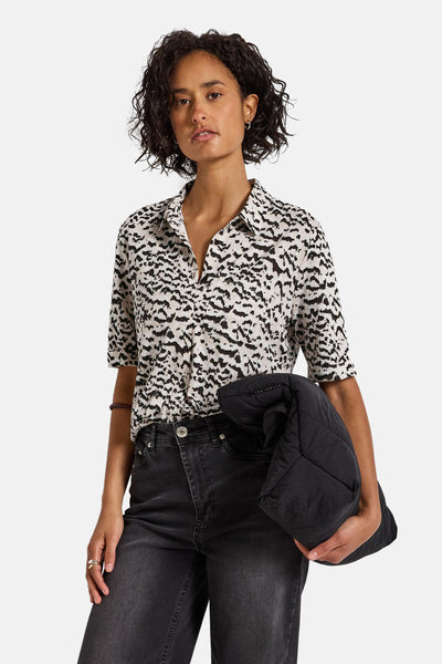 Top met korte mouwen, meerkleurig van Street One, met een zwart-witte gespikkelde print.