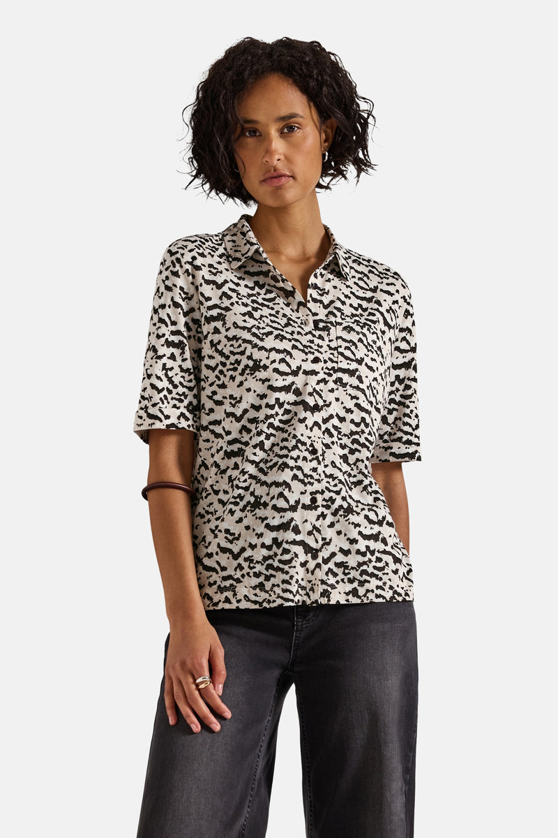 Multikleurig T-shirt met korte mouwen van STREET ONE, met print en gedragen met een zwarte jeans.