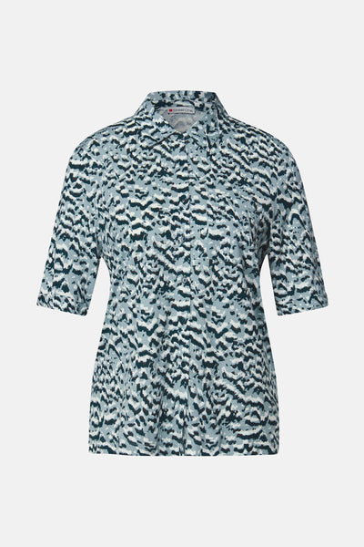 Top uni bleu à manches courtes de Street One avec un motif abstrait et des boutons.