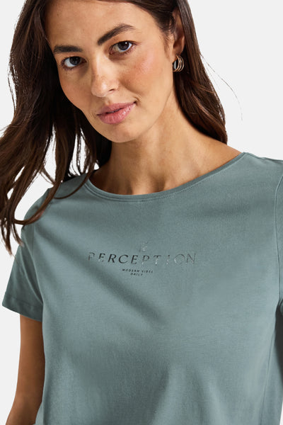 Blauw T-shirt met korte mouwen van Street One, met een subtiele print op de voorkant, gedragen door een model.