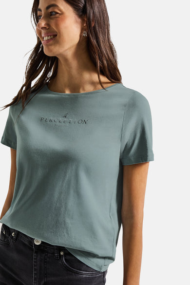 Blauw T-shirt met korte mouwen van Street One, met opdruk op de voorkant, gedragen met een zwarte jeans.