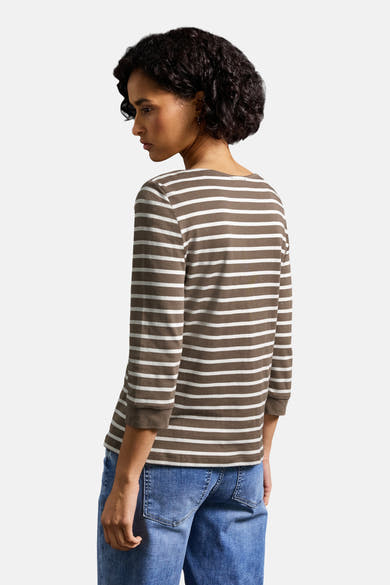 Bruin en wit gestreept T-shirt met lange mouwen van Street One, gedragen met een blauwe jeans.