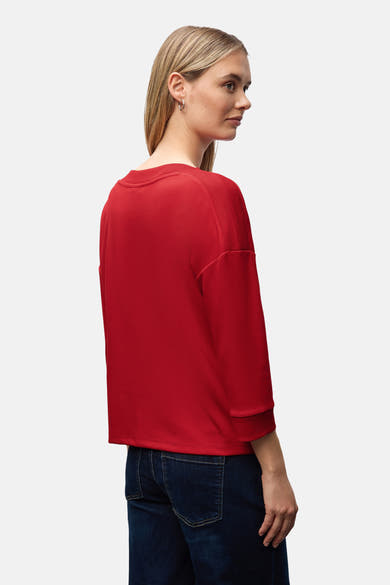 Top met korte mouwen rood van Street One, gedragen met een donkerblauwe jeans.