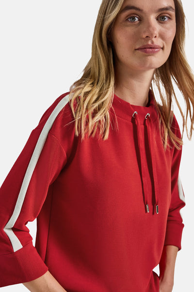 Rode rondehals sweatshirt van STREET ONE met trekkoorden, lange mouwen en witte strepen.
