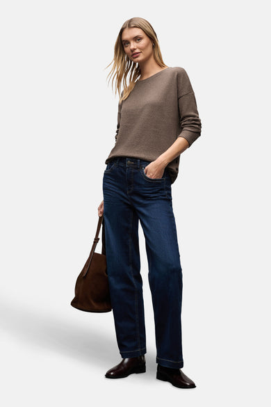 Top met lange mouwen bruin van STREET ONE, gedragen met een wijde jeans en leren schoenen.