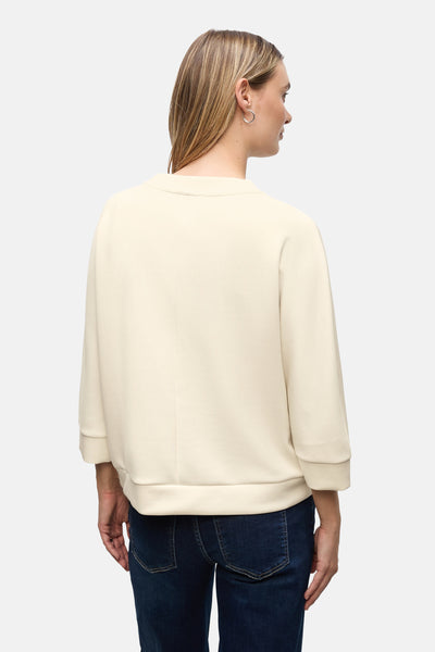 Beige sweatshirt van Street One, gedragen met een donkerblauwe jeans, achtergezicht.