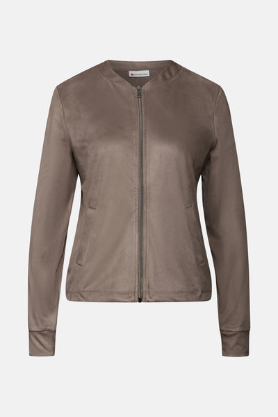 Bruine vest van imitatie suède van Street One, met een ritssluiting middenvoor en discrete zakken.