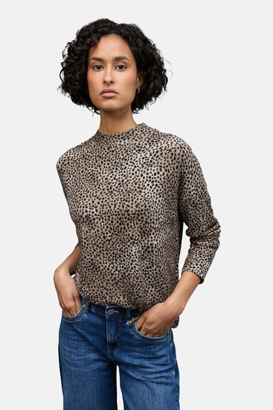 Top à manches longues imprimé par STREET ONE avec un motif animalier et un col montant.
