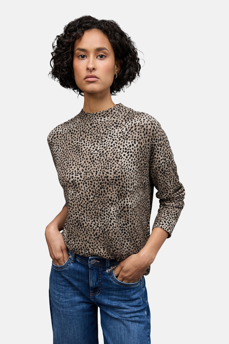 Top à manches longues imprimé par STREET ONE avec un motif animalier et un col montant.