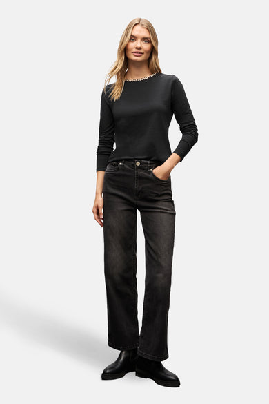 Top uni manches longues noir de STREET ONE avec un col orné de motifs imprimés.